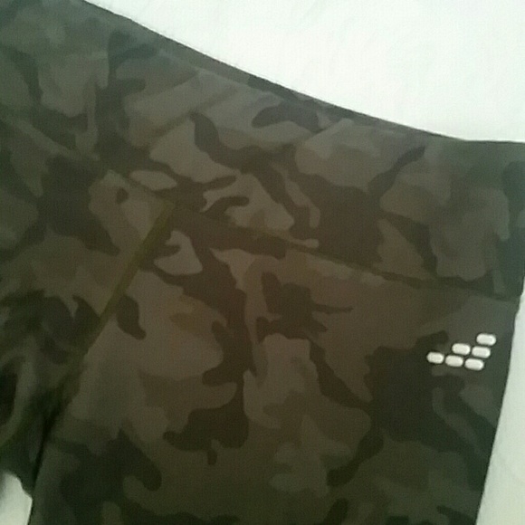 bcg athletic "cammo"  capris size sm. EUC - Picture 4 of 4